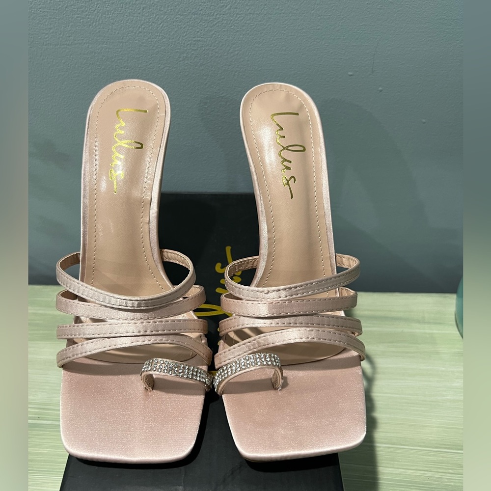 Size 8 Nude heels from Lulu’s. Brand new never worn.